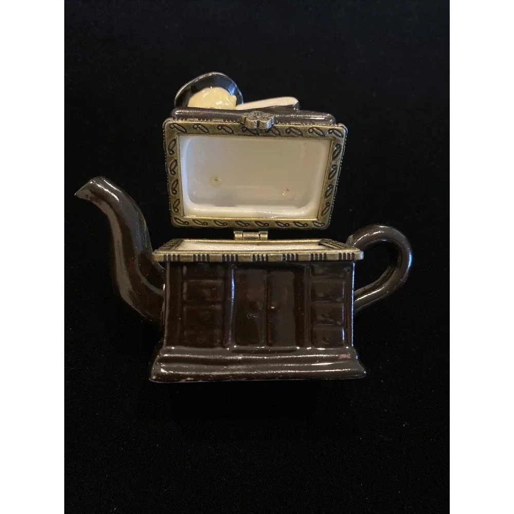 Rare Ceramic Faces & Hats / Teapot Trinket Jewelry Box No Signed Excellent Condi